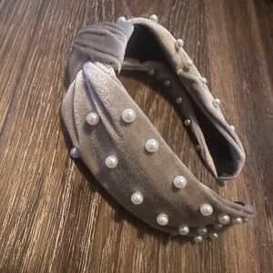 Knotted Headband Velvet and Pearls.
